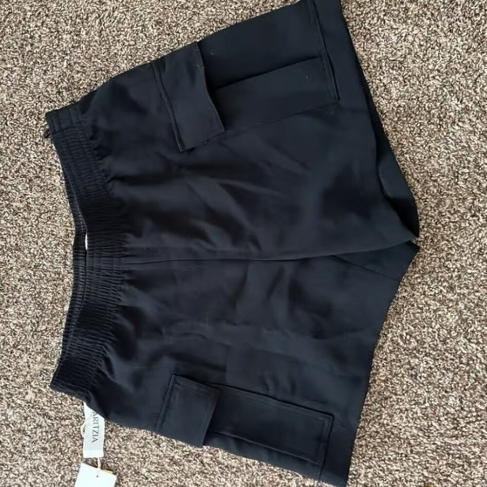 Aritzia Wilfred Two-Pocket Shorts – Brand New w/ Tags, Medium, Black/Noir